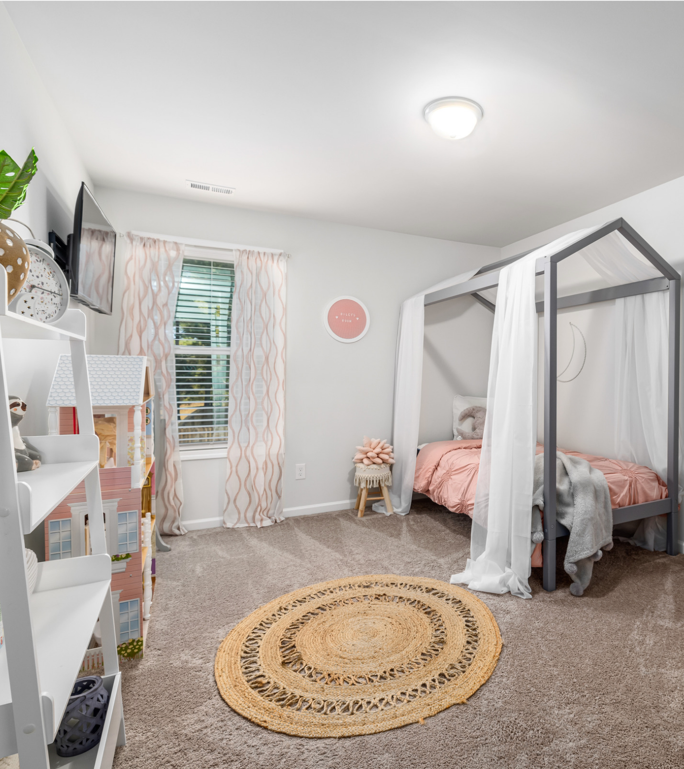 4 bedrooms + 2 lounges + 1 hallway + stairs